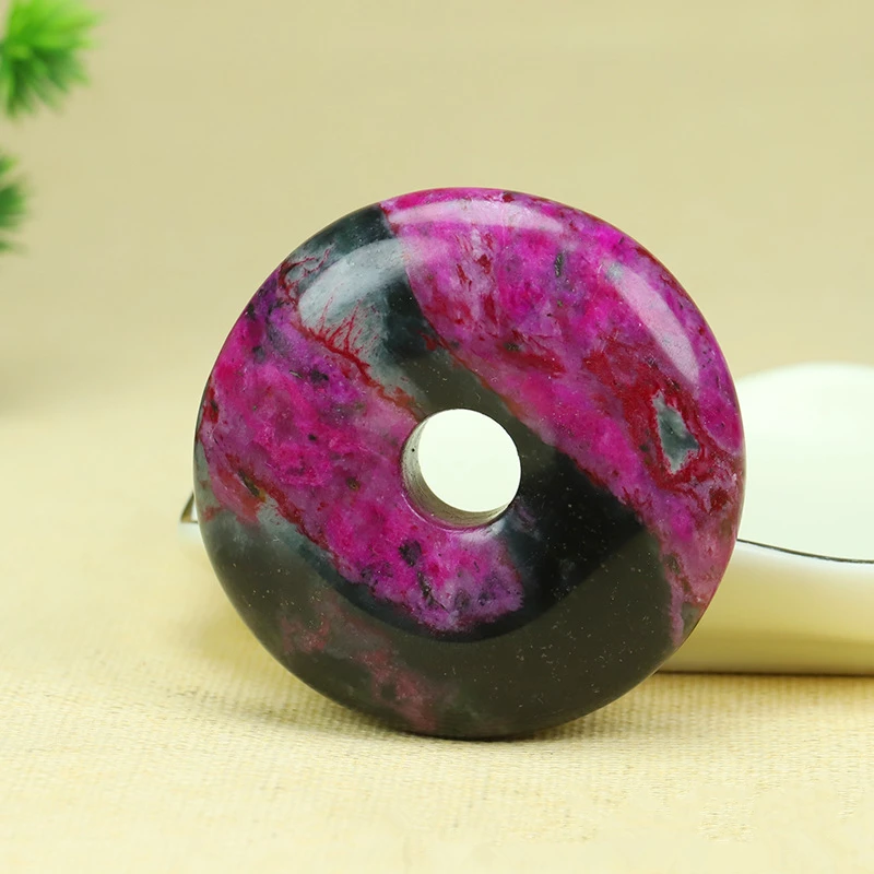 

Нефритовое одеяло Peach Blossom Peaceful с подвеской в виде сливы. Нефритовое одеяло Peaceful можно использовать как автомобильный наконечник с поясом для мужчин и wo.