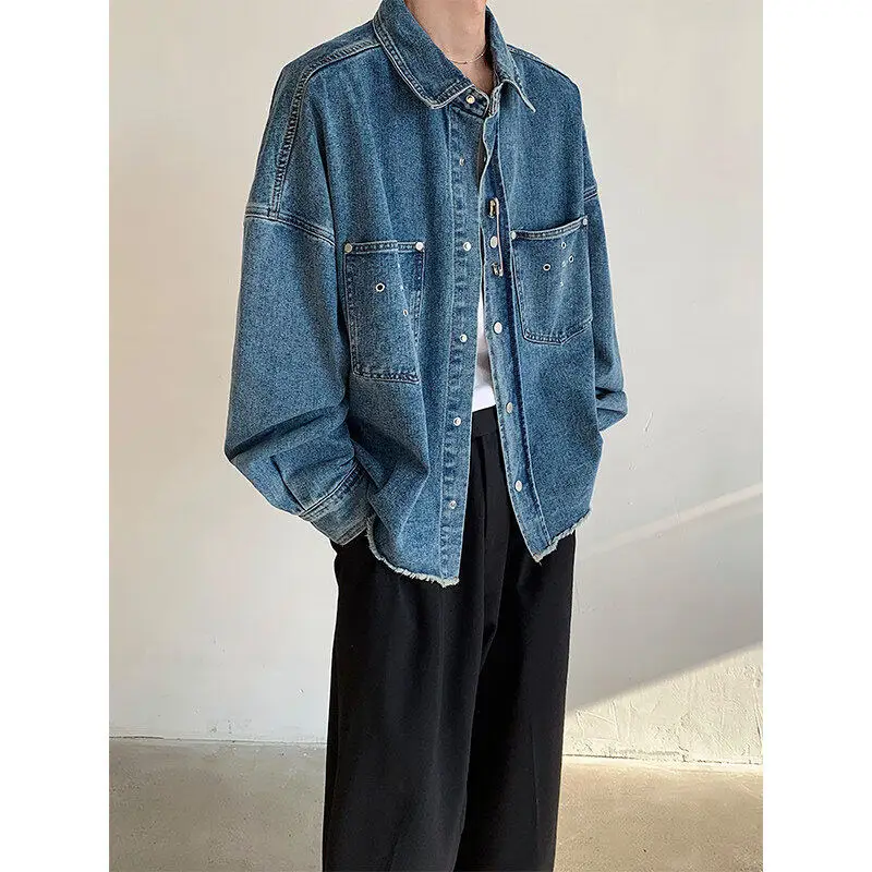 

Куртка-рубашка в американском ретро-стиле с металлическим декором и эффектом потертости, весенняя молодежная популярная модель свободного кроя с длинными рукавами