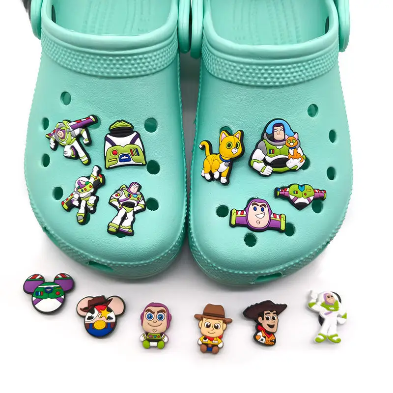 Hot Toys Disney Toy Story Charm Clog decorazioni accessori per scarpe in PVC fibbia sandali da giardino ciondoli per scarpe per regalo con cinturino