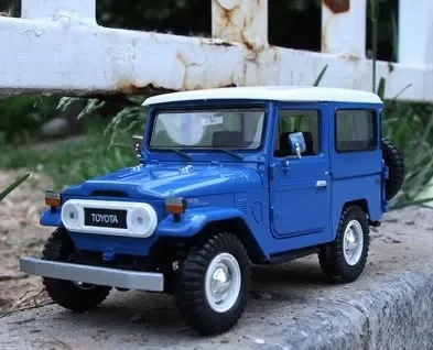 

'Japan brand car model Honghe 1:24 FJ40 SUV to imitate the real alloy car model for decorations