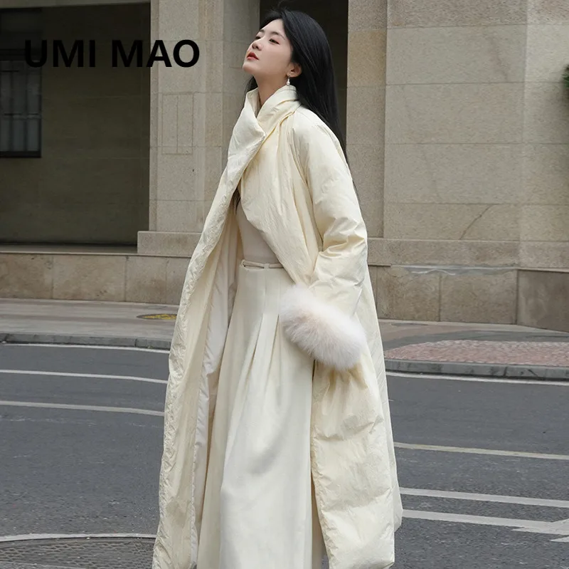 

UMI MAO High-End Designer Long Down Coat Fur Sleeves Women Winter Fashion Waist-Cinching Elegant 90 White Duck Down Jacket