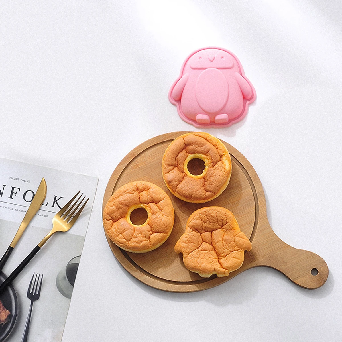 

2Pcs Cake Mold Silicone Baking Mold Penguin Shape Flexible Non-Stick Oven Microwave Refrigerator Safe Easy Demold Exquisite