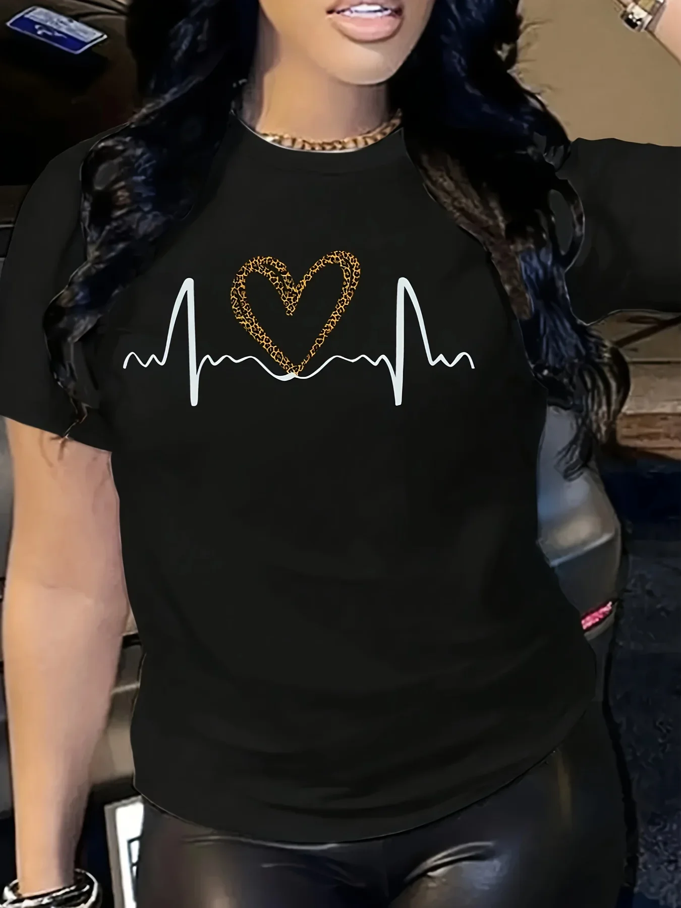 Women's Casual Heartbeat Graphic Tee Short Sleeve Crew Neck T-shirt with Leopard Print Heart Design Soft Summer Comfy Casual Top