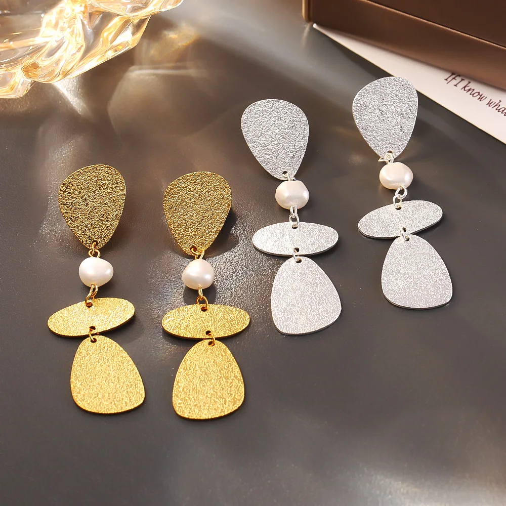 

Metal style long earrings light luxury high-end freshwater pearl earrings niche design face slimming earrings for women