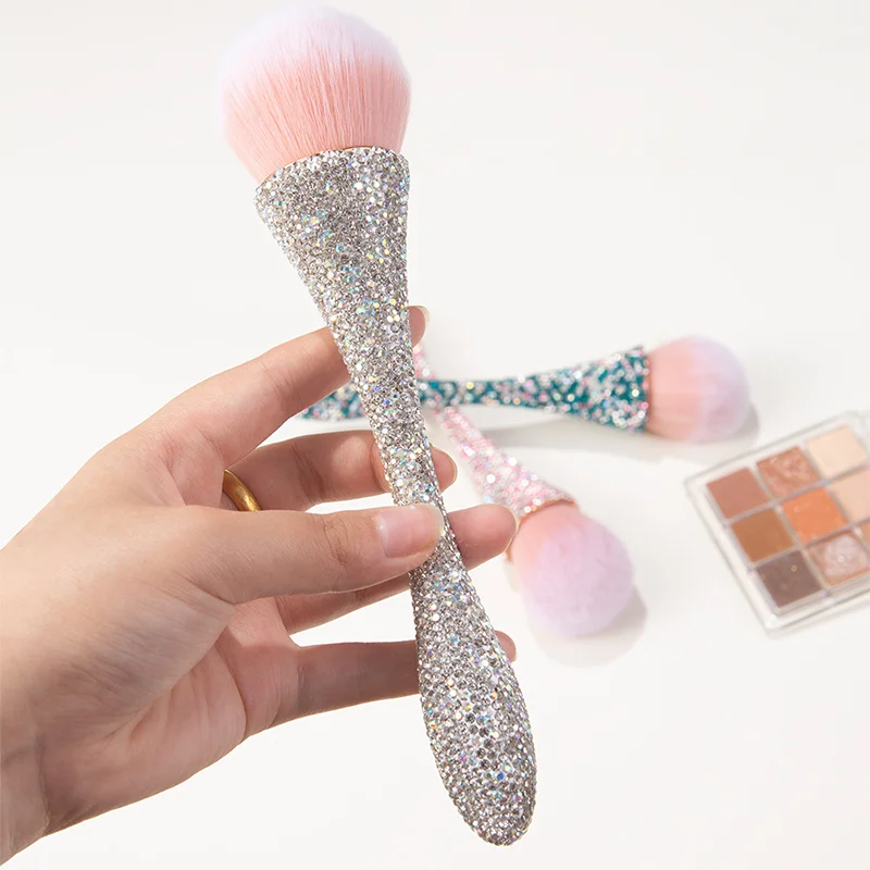 Pennello per trucco a vita piccola con diamante Pennello per cipria in polvere Pennello per fard per evidenziare
