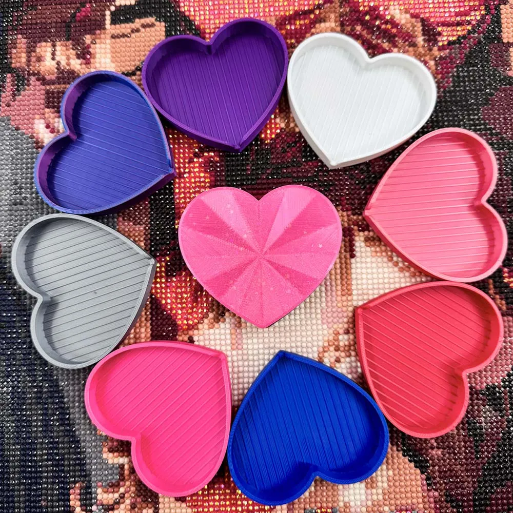 

8 Pack 3D Heart Diamond Painting Trays, Lidded Bead Storage Organizer Containers, DIY Color Embroidery Accessories