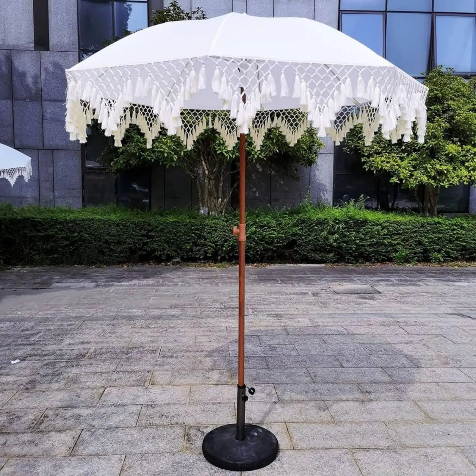 ombrellone-da-giardino-bianco-con-nappe-facile-da-pulire-resistente-all'acqua-con-borsa-per-il-trasporto-inclusa
