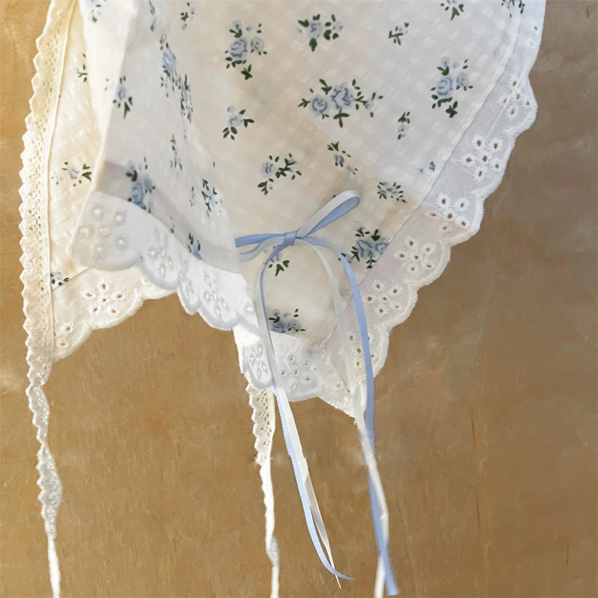 Sommerliches, frisches Spitzen-Haarband, Seidenschal, Haaraccessoire, Kopfbedeckung im Retro-Landhausstil, Bohemian-Stil, Reise zum Meer – Detail 6