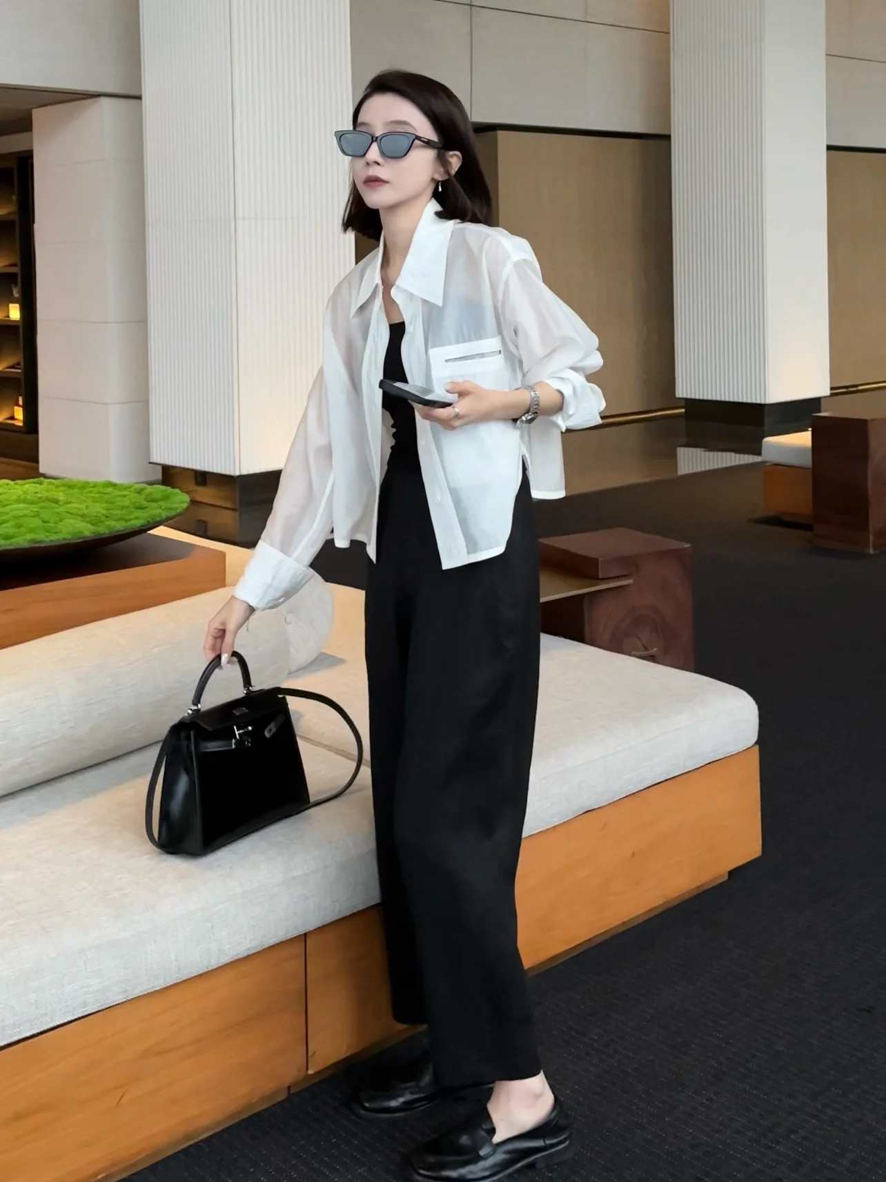 

Белая свободная тонкая футболка с защитой от ультрафиолета для женщин от Zhou Spring Summer Design