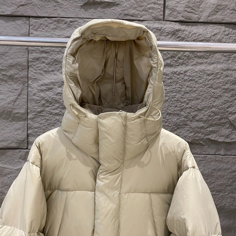 سترة نسائية شتوية فاخرة بتصميم خارجي مقاومة للبرد ودافئة متوسطة الطول مع ياقة سميكة من الفرو