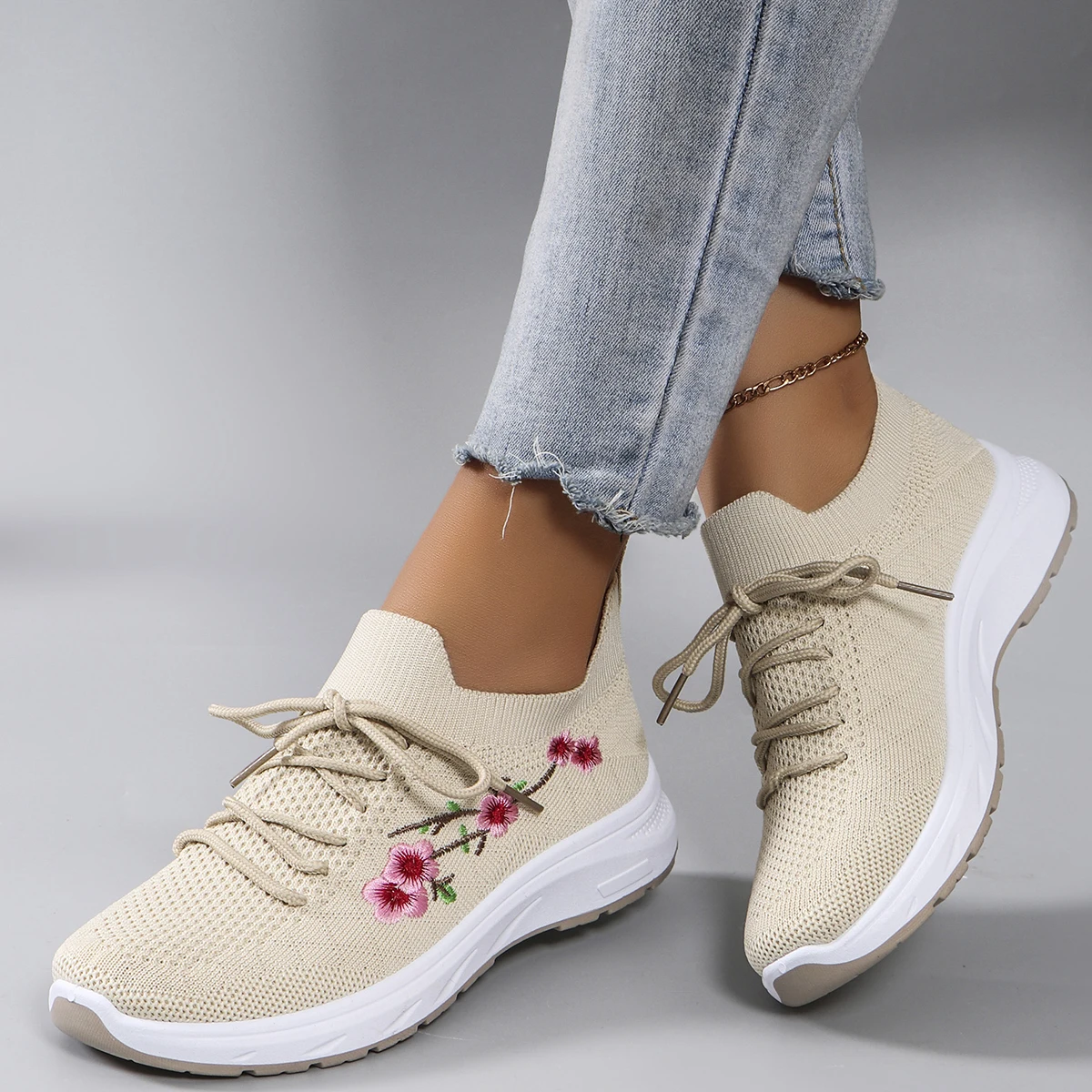 Spring new women\'s sports shoes, fashionable, breathable, lightweight, non-slip, wear-resistant, casual sports shoes, flat shoes