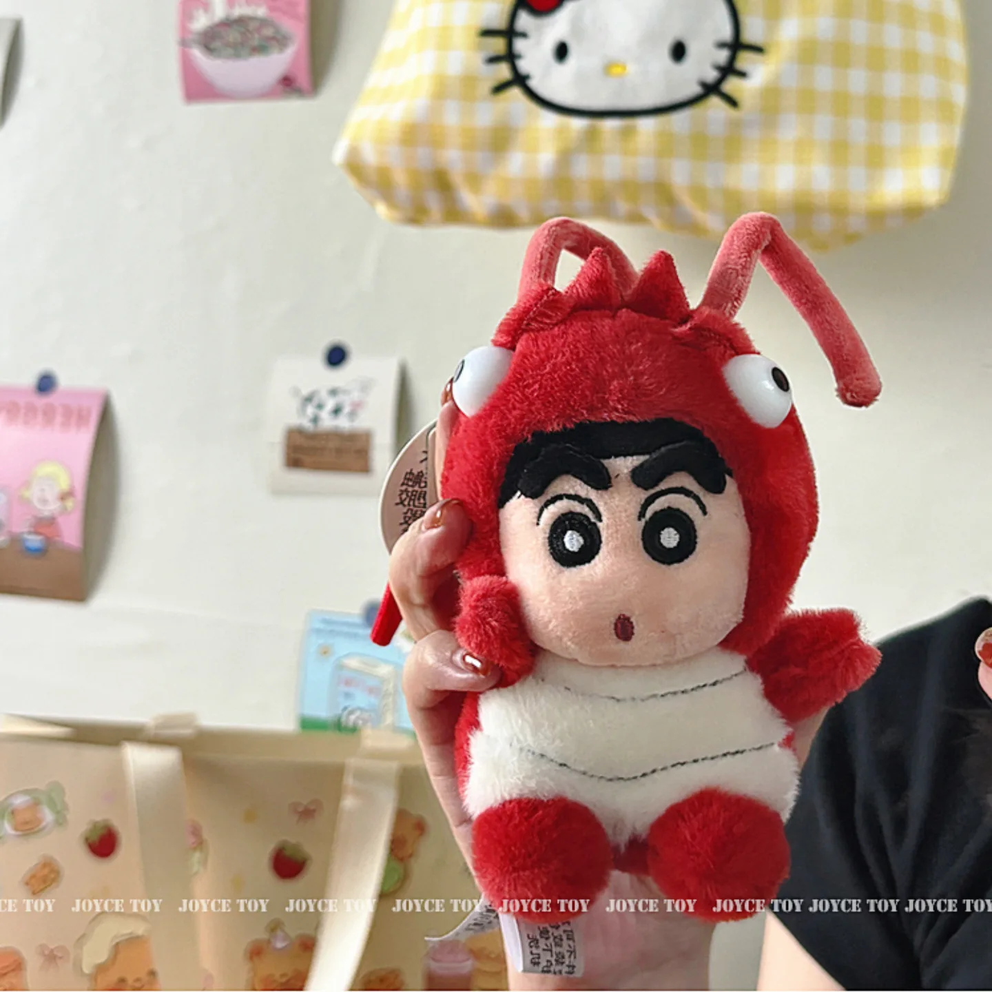 HQ con etiqueta Crayon Shin-chan Plushies lindo Anime relleno Shin Chan se convierte en Waniyama abeja tortuga muñeca mochila colgante regalos