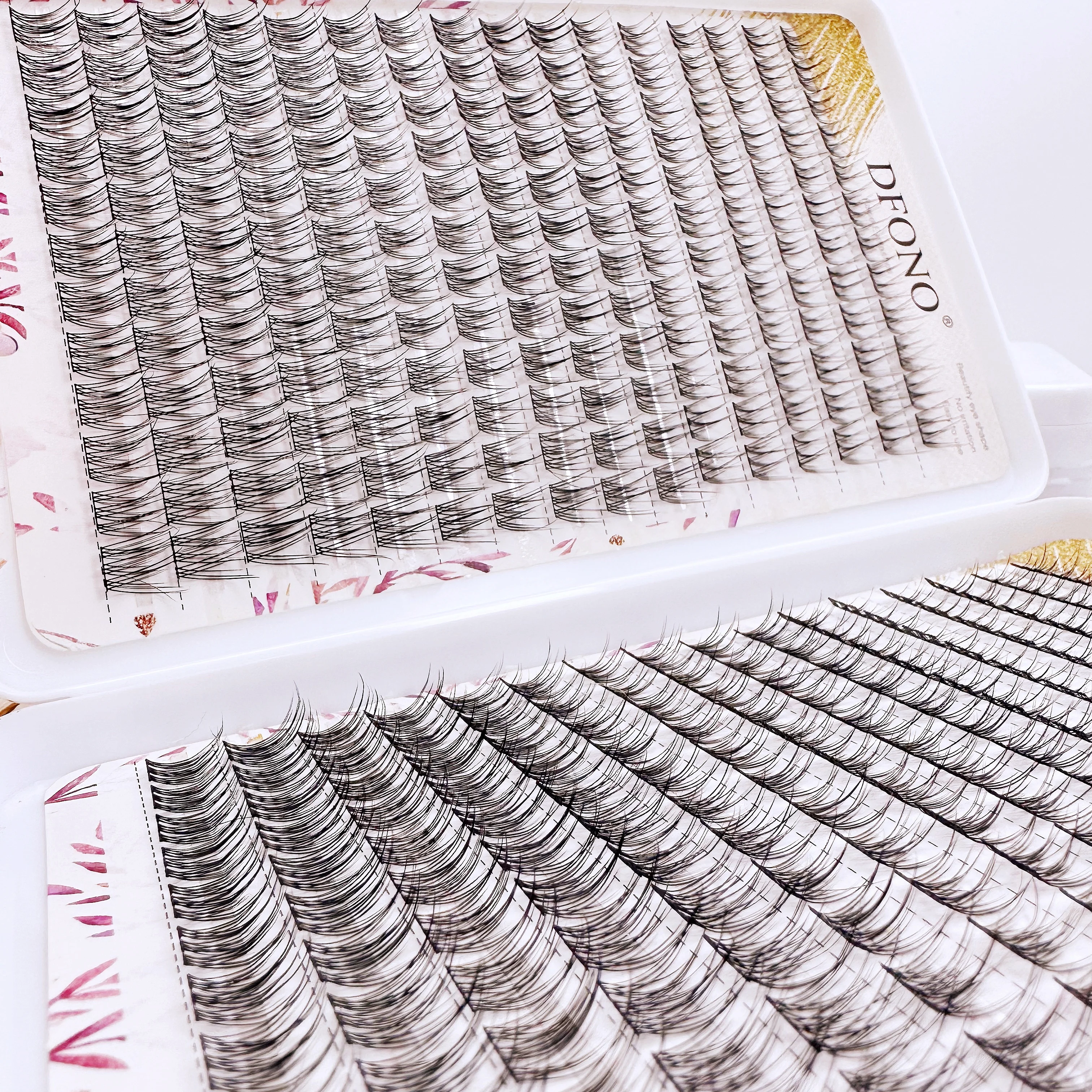 Un libro de 384 pestañas en grupos, con pestañas individuales riutilizzabili e un diseño delgado de cola de pez cruz. Figlio sorriso