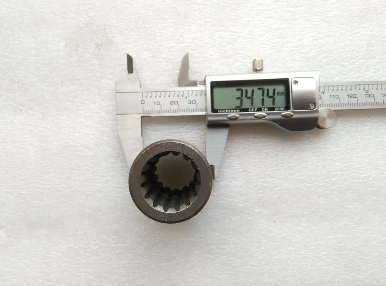 184.42.113 ， Coupling for front drive for Shandong Weituo TY184 -TY254 tractor