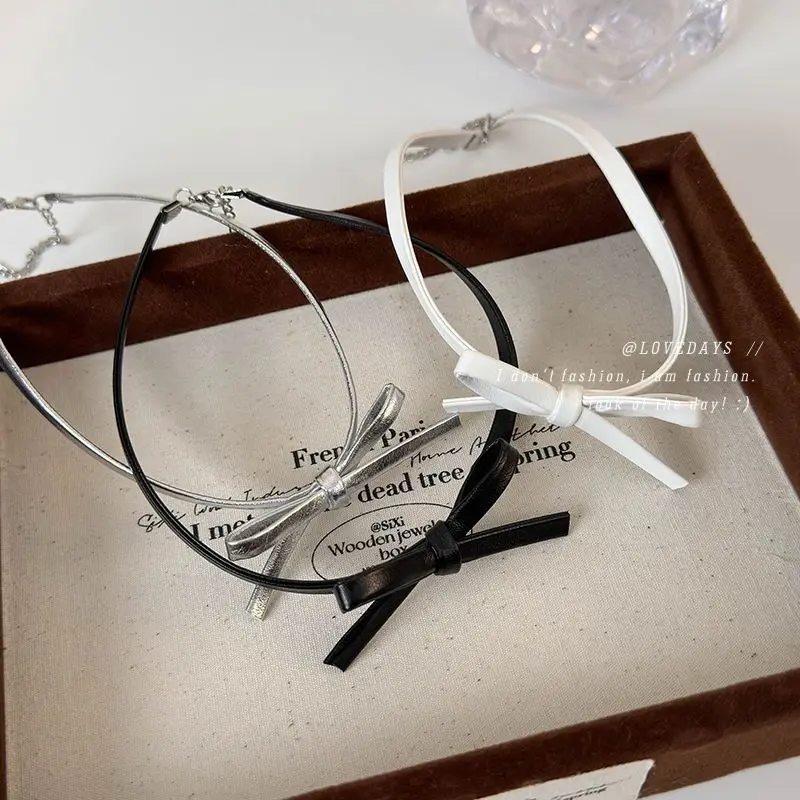 Choker Leather Bow Vintage Retro Edgy Design Collarbone Chain for Women Premium Quality Stylish Daily Essential
