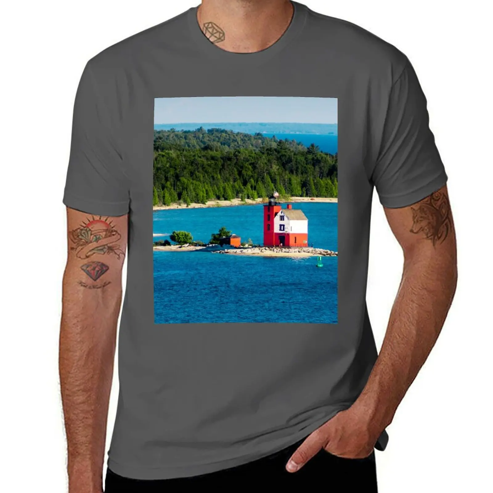 

watching Lake Island Island over Light Mackinac Michigan Round on T-Shirt Casual Loose Daily Wear T-Shirt