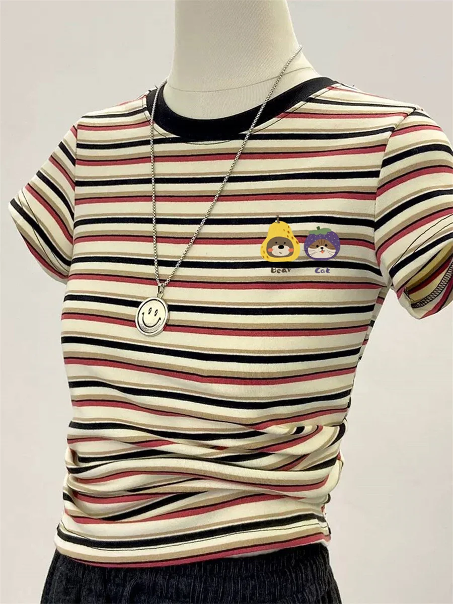 เสื้อยืดผู้ชายลายทางสีตัดกันสไตล์เรโทรสุดเท่ห์ แนวลำลองอเนกประสงค์สำหรับฤดูร้อน