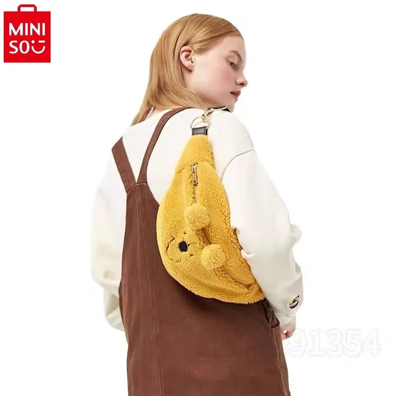 MINISO Disney Cartoon miś torba Crossbody do włosów jagnięcych dla kobiet słodka, mała i wszechstronna modna saszetka biodrowa studencka domowej roboty