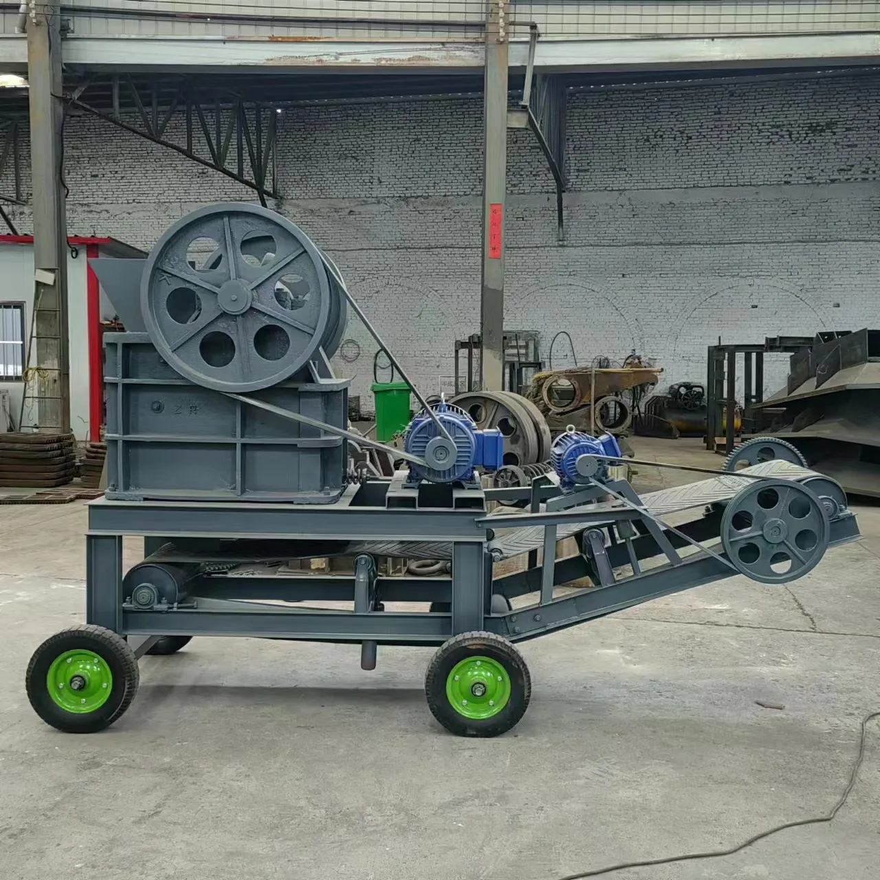 

Hot Selling Mobile Jaw Crusher With Screen and Conveyor Rock Crusher Small Stone Crusher