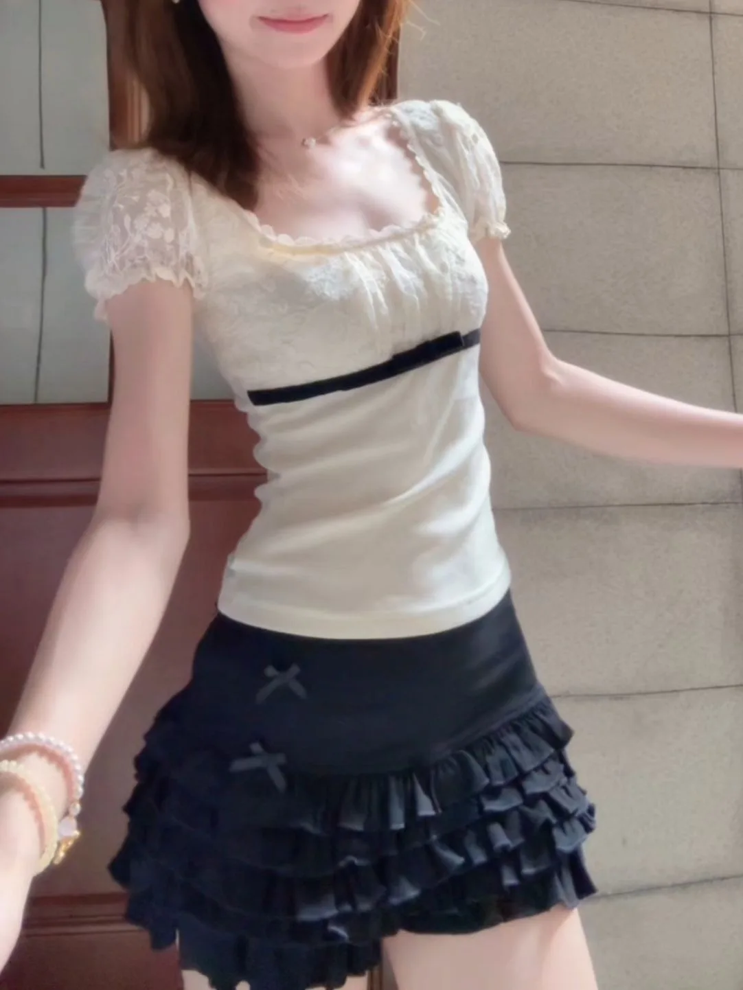 

White Lace Splice Square Collar Bubble Sve T-irt Women's Summer Sweet Sle Knot ort Sweet Spicy Top