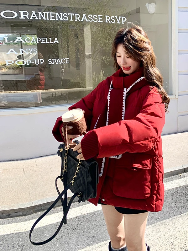 Veste d'hiver chaude et élégante en tricot rouge à capuche pour femme Cisas, nouvelle année, anti-âge