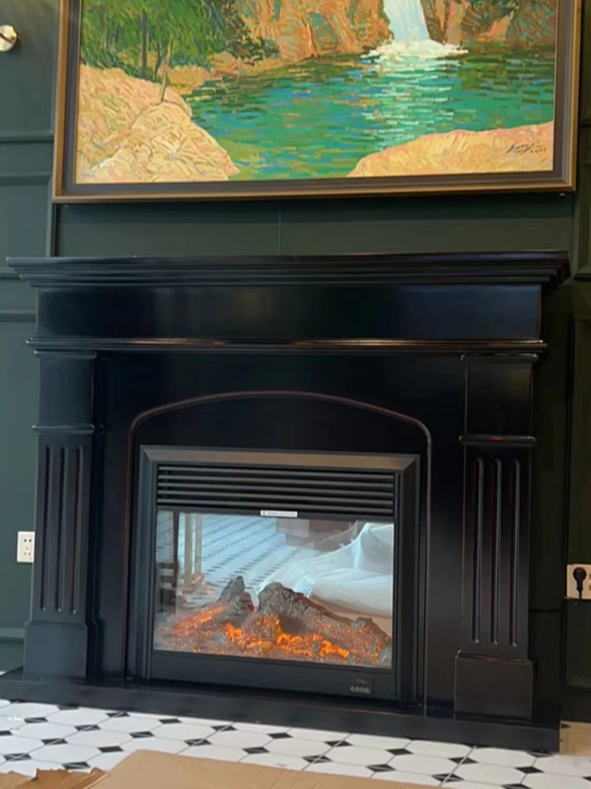 خزانة مدفأة كهربائية من الخشب الصلب غير رسمية أمريكية معاصرة لتدفئة النار الأوروبية للأثاث المنزلي