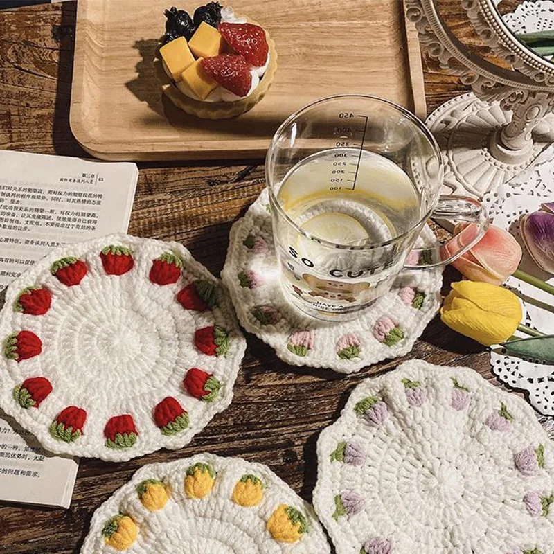 Knitted Strawberry Coaster Round Table Mat Pad Placemat Tea Coffee Cup Pad Handmade Crochet Cup Mat Wedding Kitchen Table Mat