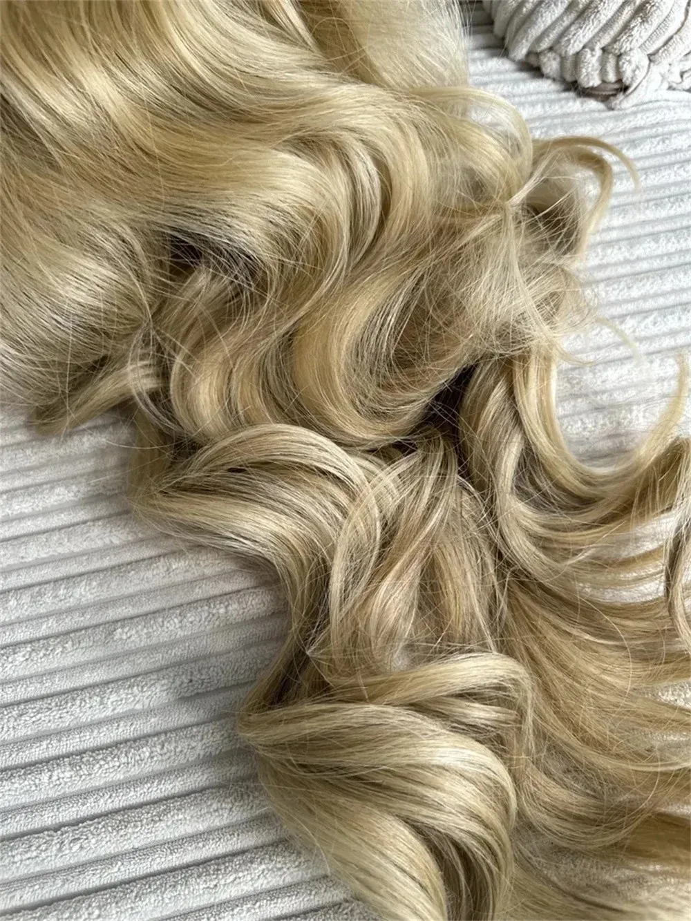 Luxury Blonde Brown Mix Color Premium Wig With Dark Roots Wave 22Inches Soft 150% Density Heat Resistant Fiber Wigs Female Gift