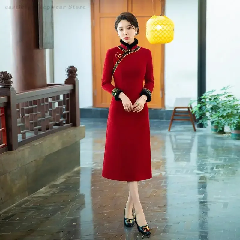 

Retro Slimming A-Line Qipao Winter Thick Warm Cheongsam Traditional New Chinese Fur Collar Dress Wedding Party Mother's Gown 5XL