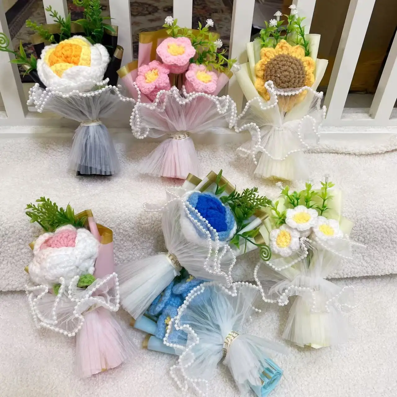 Mini fiori all'uncinetto fatti a mano da 15 cm, piante ripiene, decorazioni per auto, desktop, regali di compleanno per la laurea di Natale