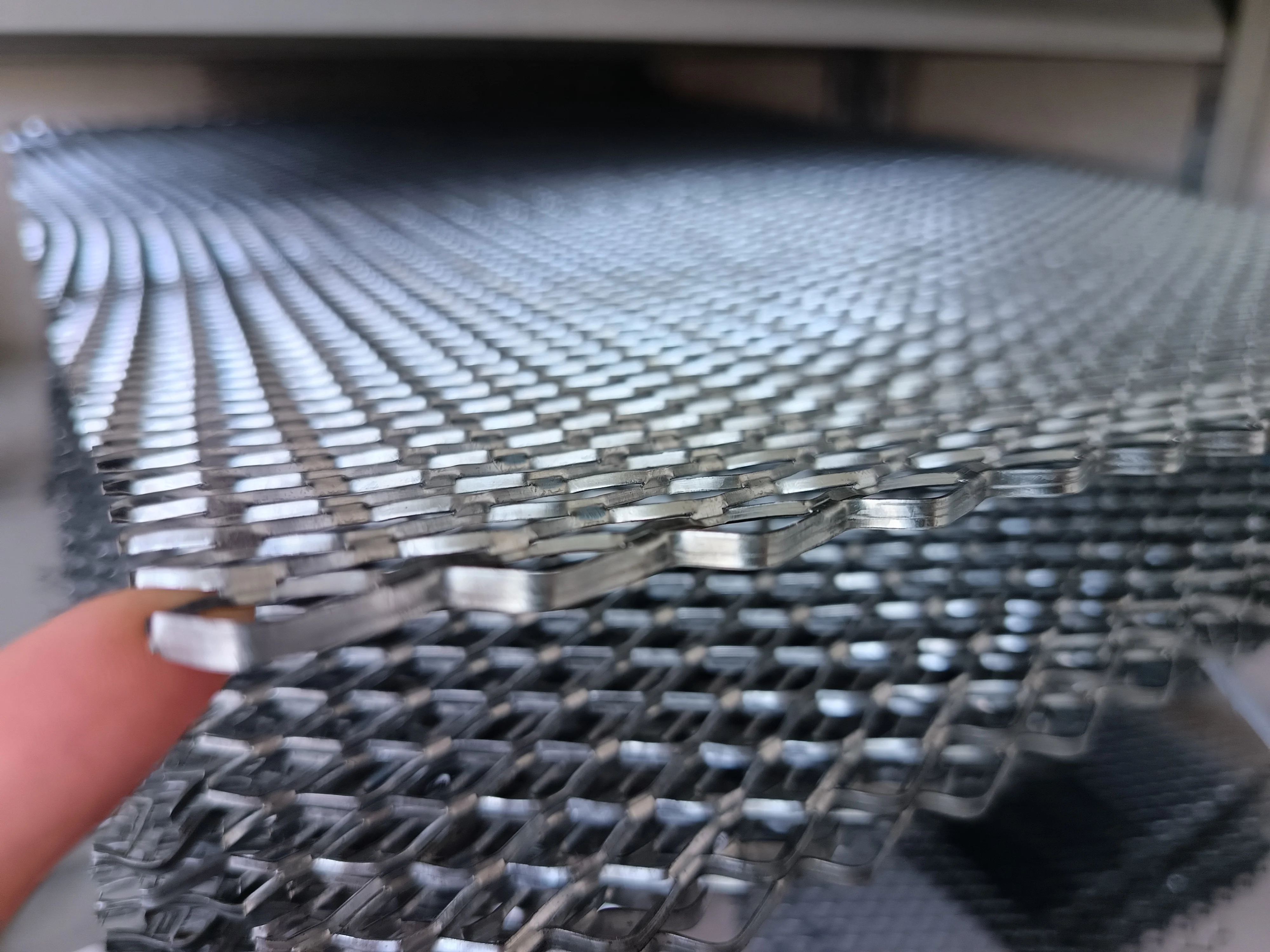 Customized Commercial Wire Mesh Net Making Machine Fast Forming Protective Net Weaving Equipment