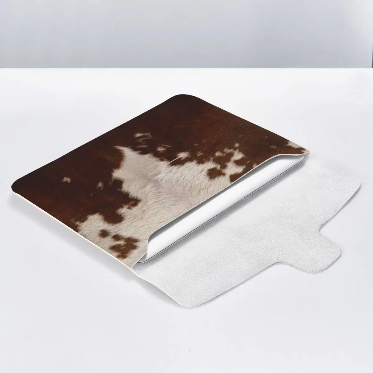 Stylish Cow Fur Cowhide Texture Cow Skin Print PU Leather Horizontal Laptop Sleeve Shockproof Soft Lining Notebook Case 13 Inch