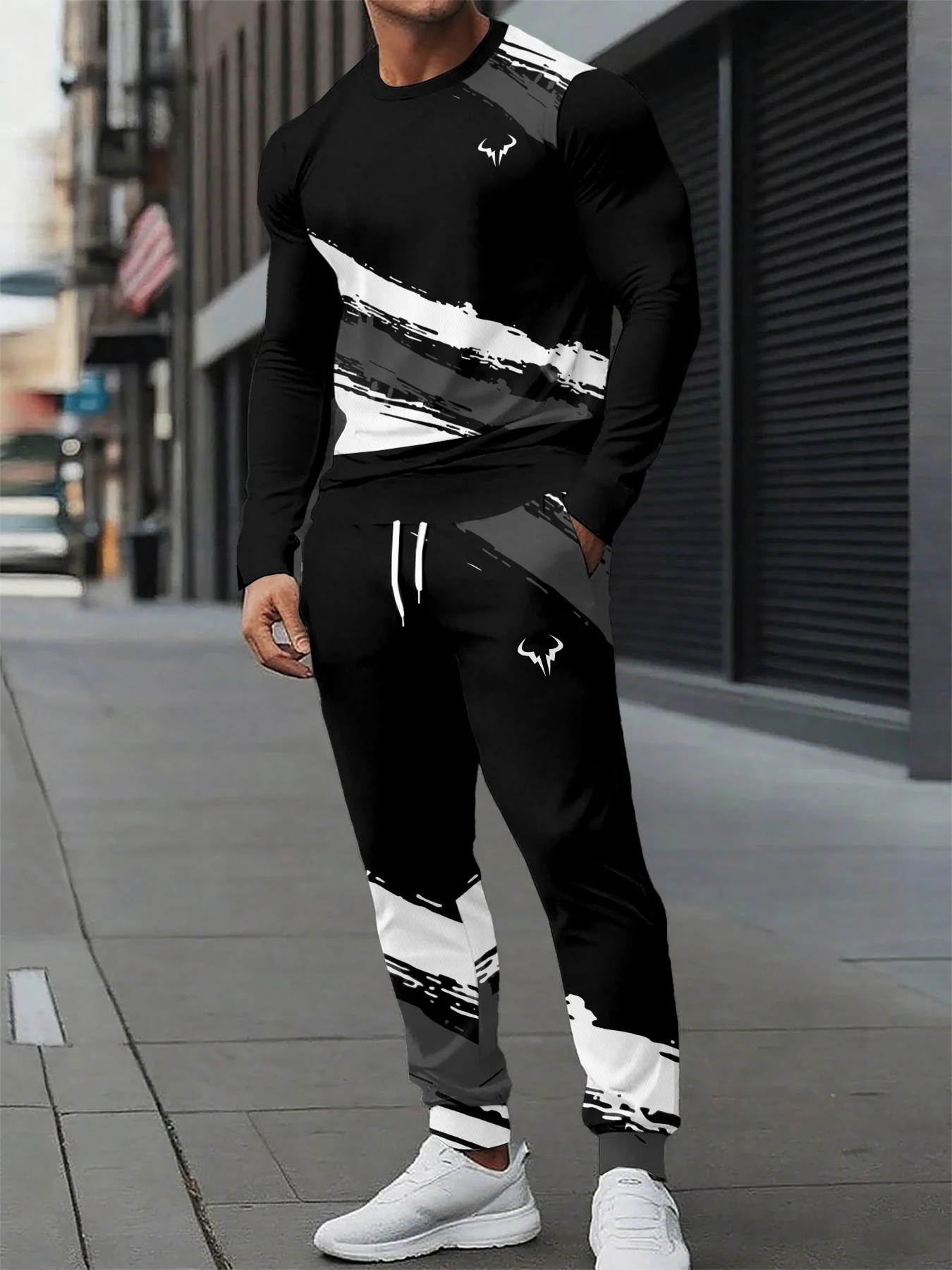 

The new men's round-neck hoodie set for Spring and Autumn 2025 features street fashion and comfort with 3D printing