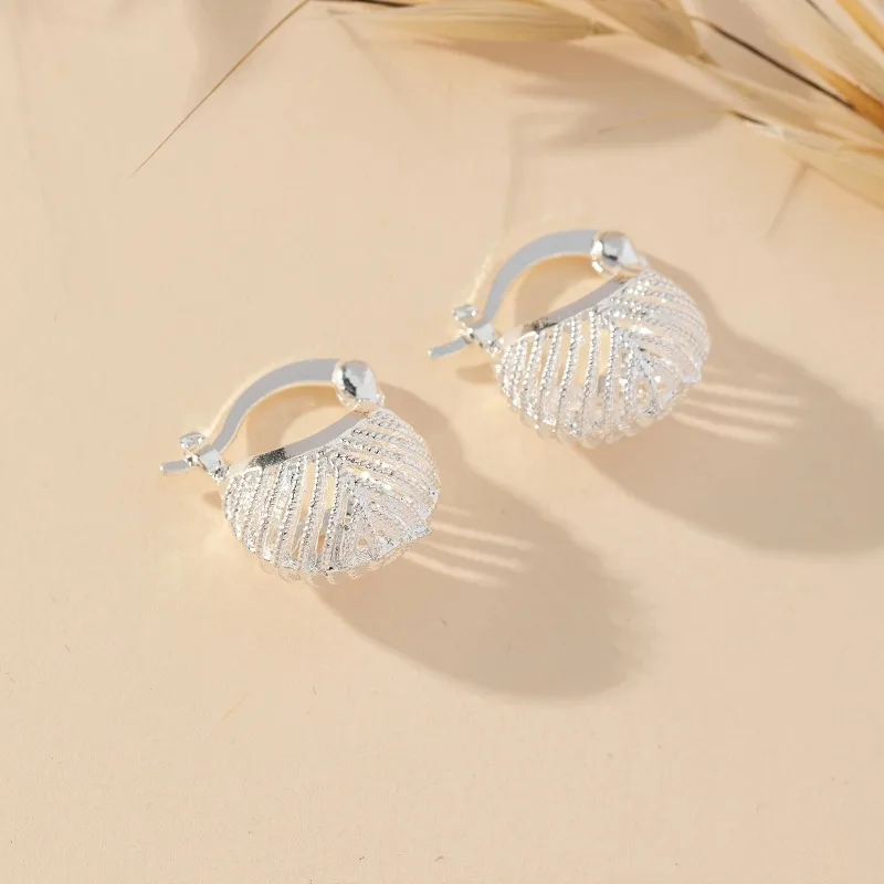 Novelty Korean Hollow Weaving Pattern U-shaped Earrings for Women Simple and Gentle Versatile Jewellery Daily Accessories