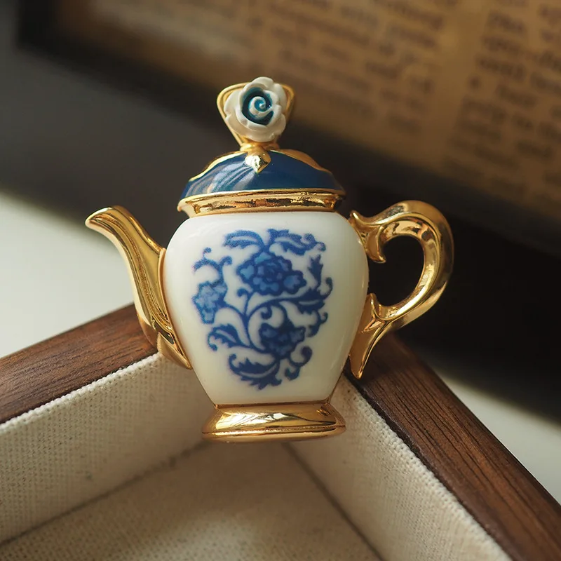 

Vintage Teapot Brooch - Blue and White Porcelain Corsage