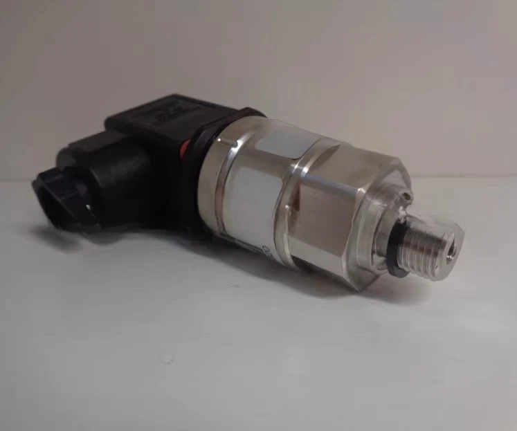 

MBS3050 060G3586 датчик давления 0-400бар 0-10В