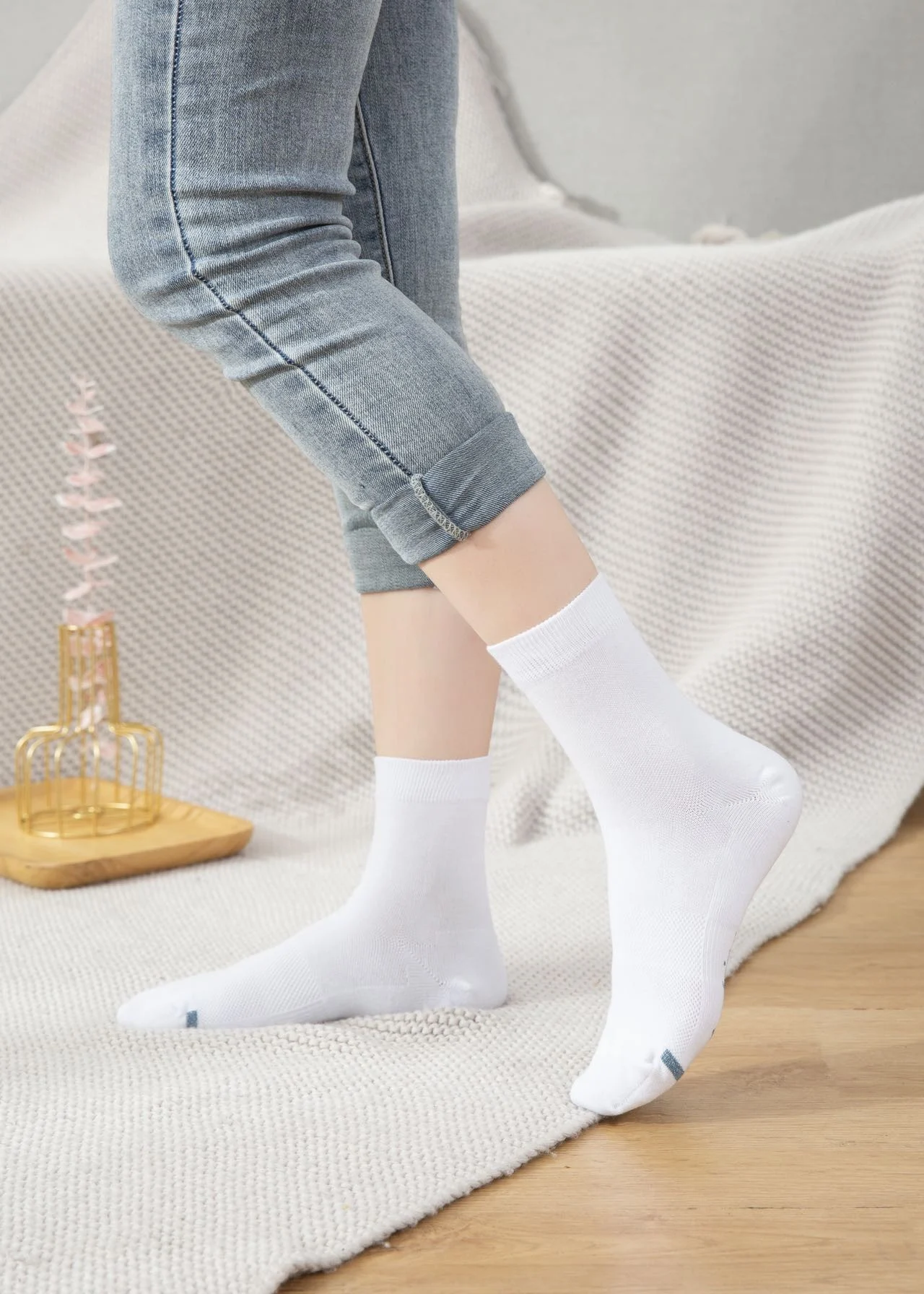 Anti-bacterial stockings for both men and women are anti-bacterial, warm, soft and comfortable, not tight, no pressure, wear-res