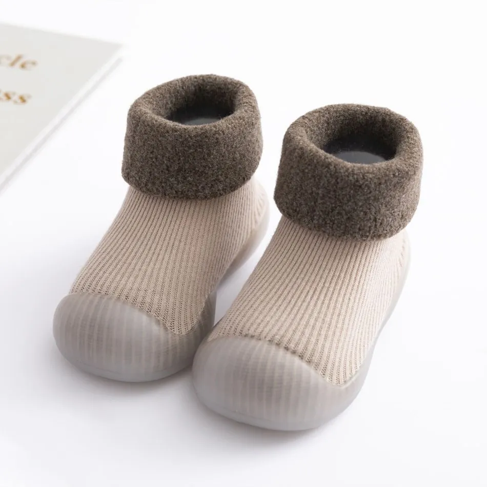 Chaussettes plus épaisses pour nouveau-né, chaussures de premiers pas pour bébé fille et garçon, baskets de couleur unie à semelles souples