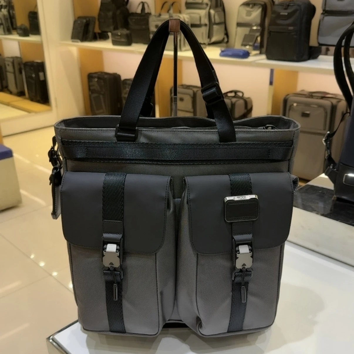 

Single-Shoulder Laptop Bag for Men - Water-Resistant Nylon Messenger Briefcase for Business Trips & Commute 232765