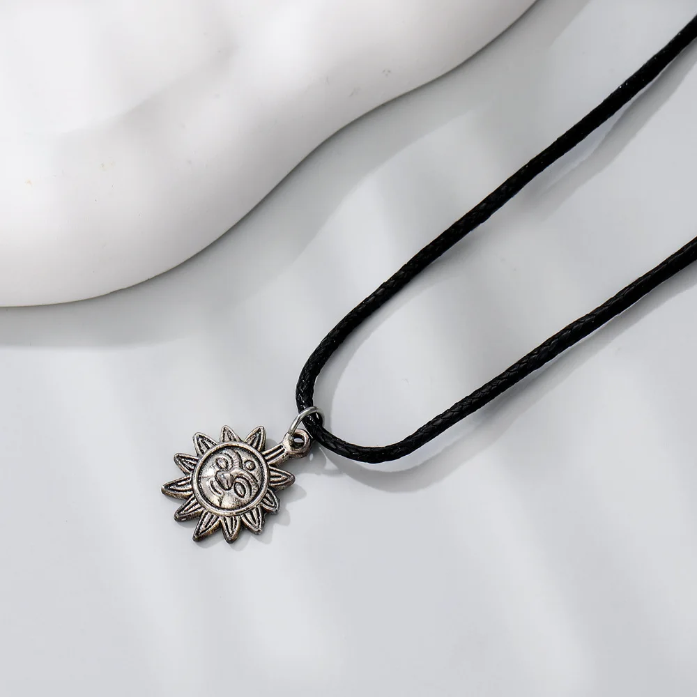 1PC Necklace Vintage Personalized Leather Rope Sun Smiling Face Pendant Necklace Necklace Ornament F2150