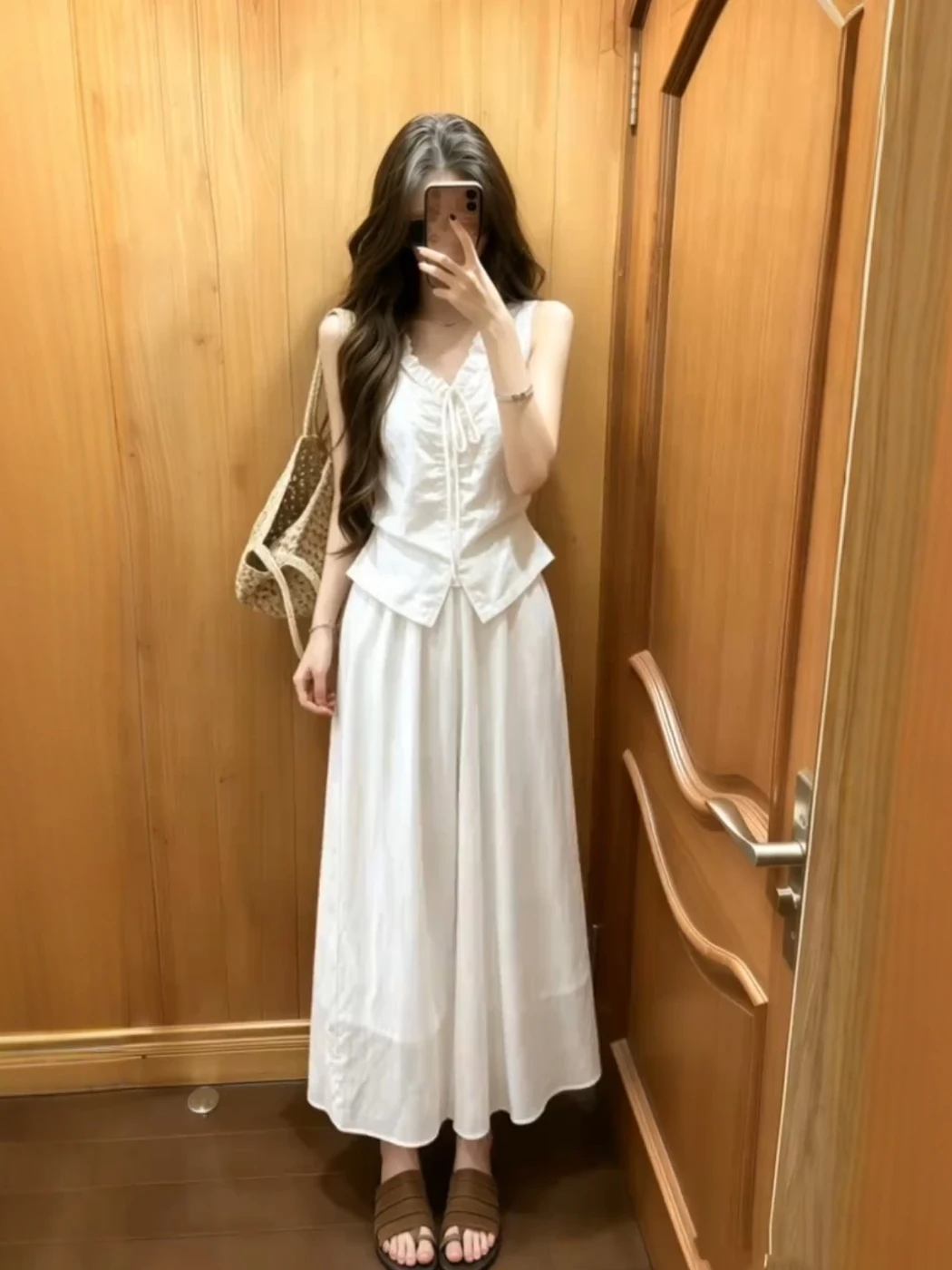 

Korean Style Women's Summer Outfit V-neck Vest And A-line Skirt Set Breathable Chic Floral Trim Two-piece Ensemble
