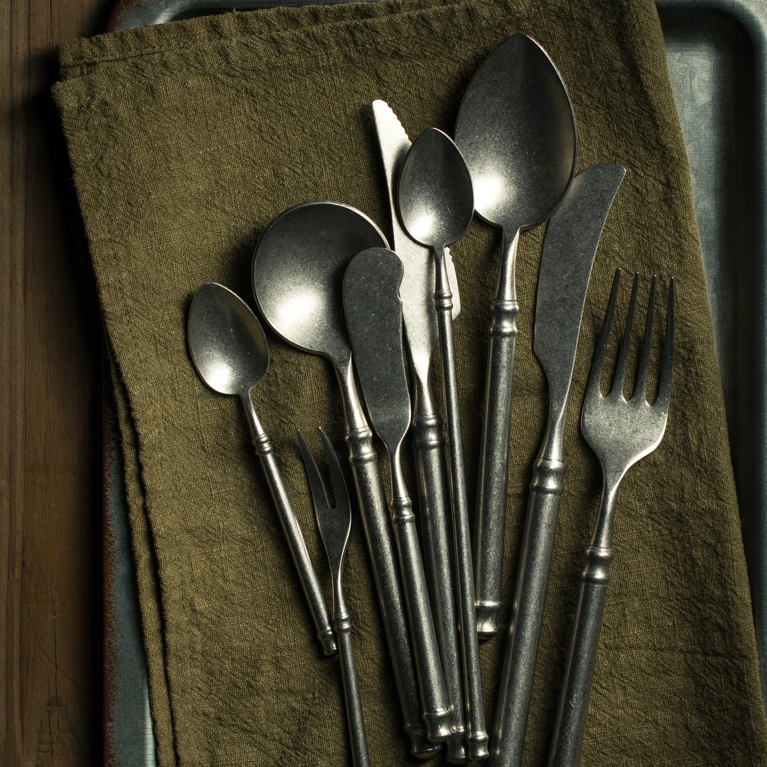 

Matte Stainless Steel Western Dining Utensil Set Steak Knife Fork Long Handle Soup Spoon Main Course Dessert Western Knife Set
