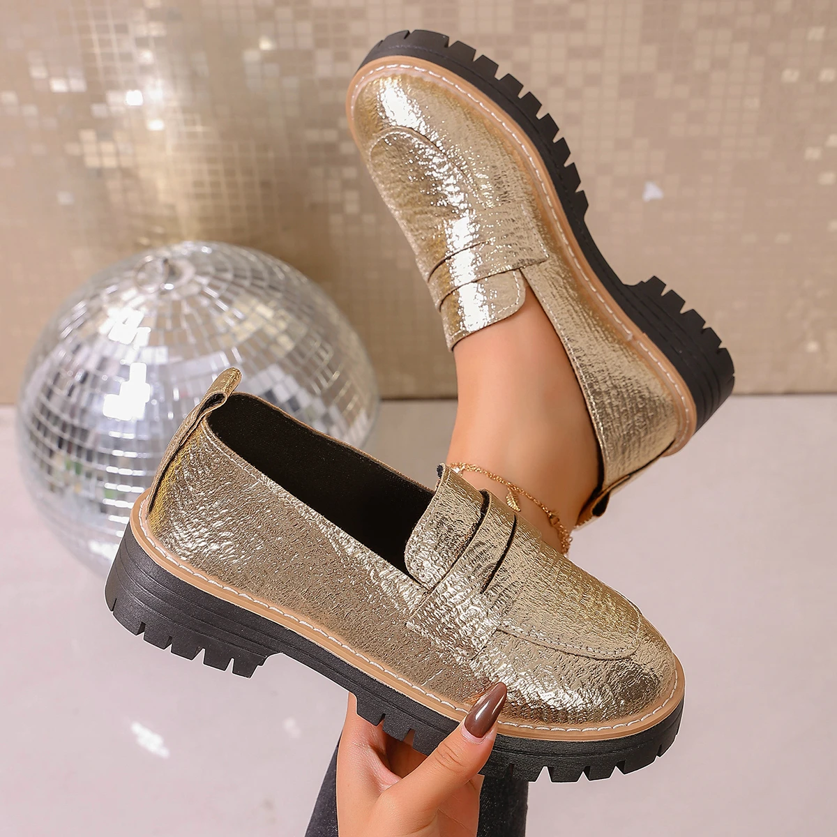 

Женские лоферы, удобные туфли на низком каблуке, однотонные слипоны на платформе, женские кроссовки на платформе, новинка 2025 года, женская обувь на плоской подошве в британском стиле