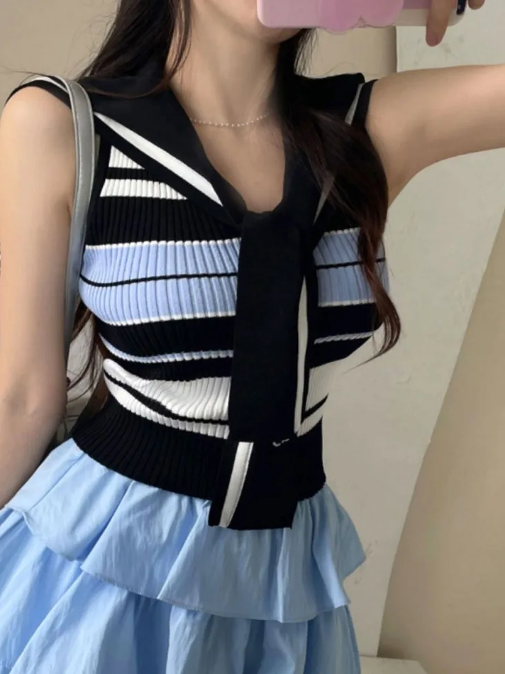 夏の新ネイビーカラーストライプノットレスノースリーブニットセーター女性の痩身デザイン韓国スタイルショート丈トップ
