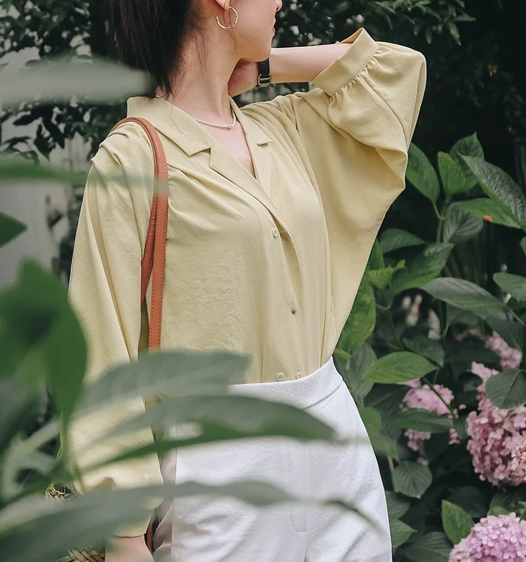 UooHome Retro Anti-Falten, bügelfreies, einfarbiges, senfgelbes Hemd mit zweireihigen Knöpfen, französischer Stil, gerader Schnitt, Batwing-Ärmel
