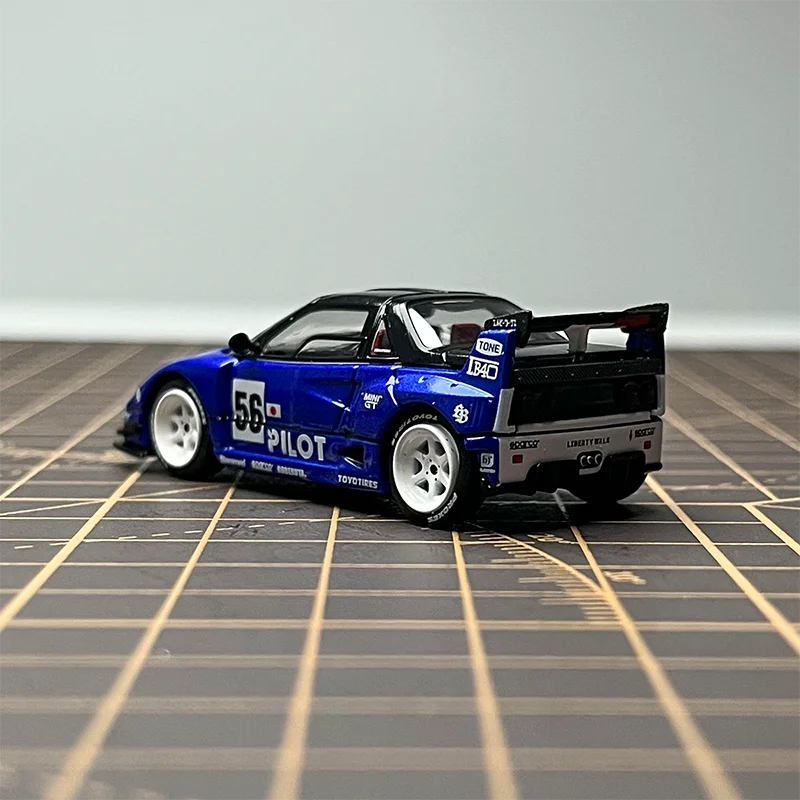 

МИНИГТ 1/64 # 1047 AZ-1 модель автомобиля из сплава, статическая коллекция, украшенные праздничными подарками, игрушки