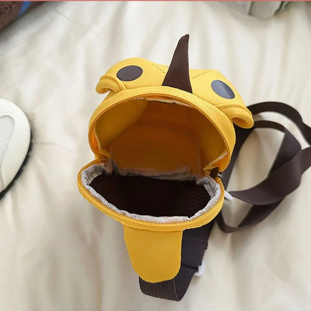Mochila bonita de fresa para niños, bolso cruzado de tela con dibujos animados para niños, bolso de pecho ligero para estudiantes de frutas para niños