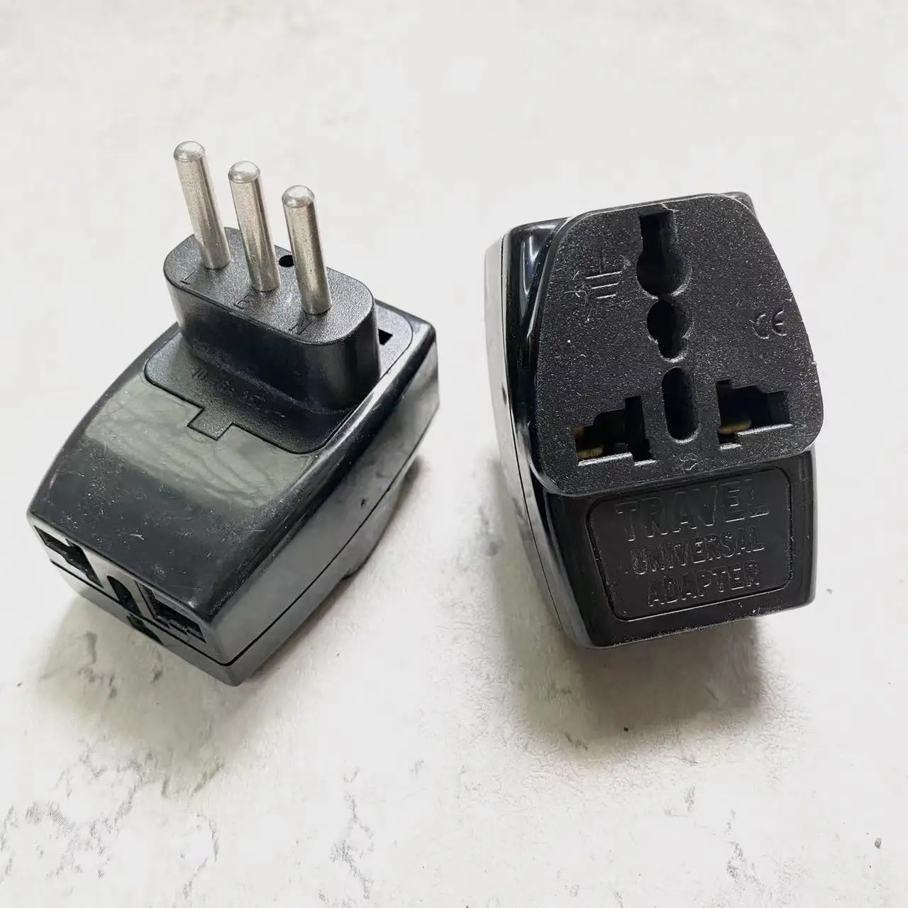 

3 Pin Travel Power Adapter Plug ITALY PLUG TYPE L 3 in 1 Splitter Universal UK/US/EU/AU 3 Pins / 2 Pins Socket to Italy