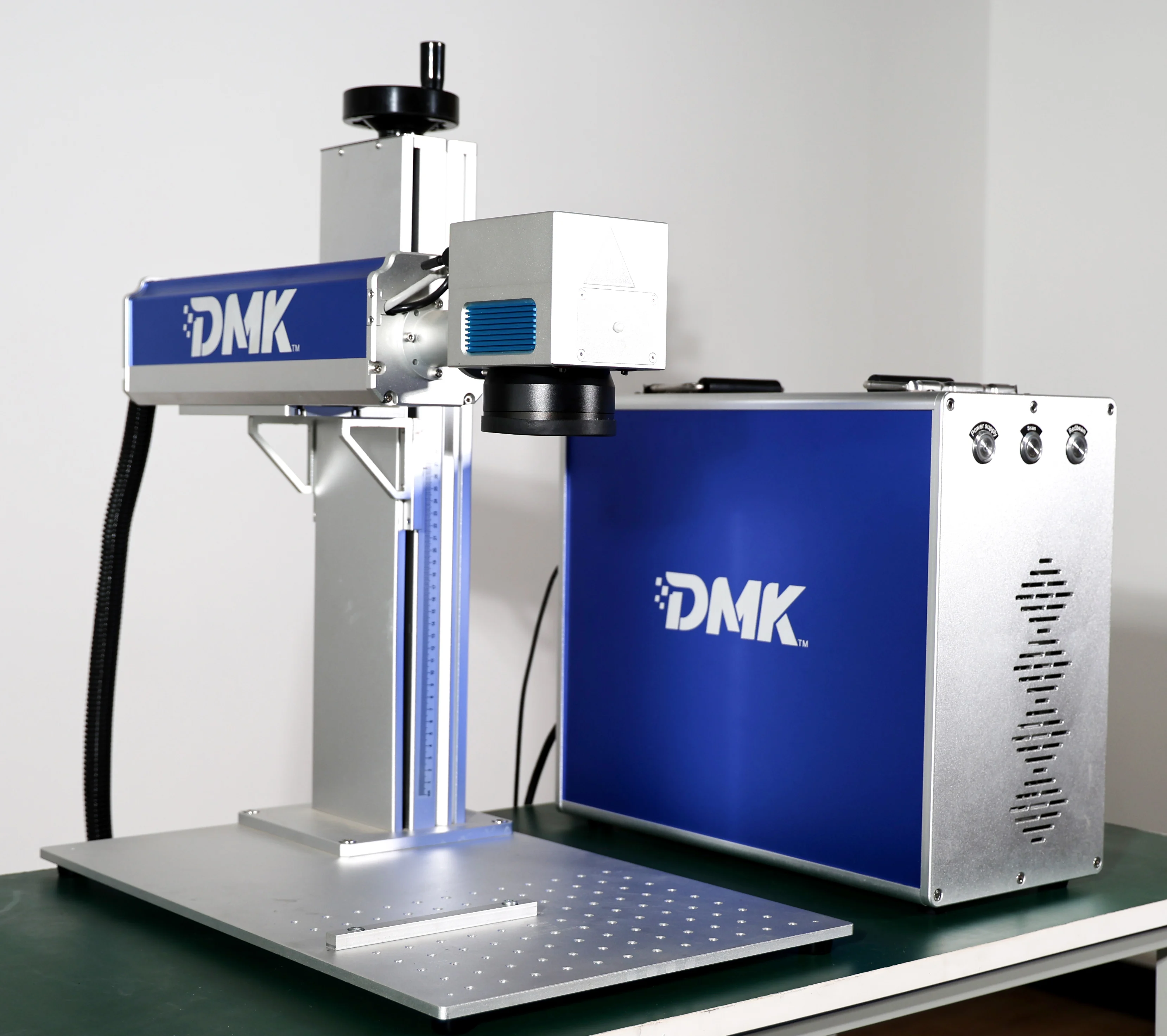 High Quality 20W 30W 50W 100W Fiber Laser Marking Machine With Laser Source