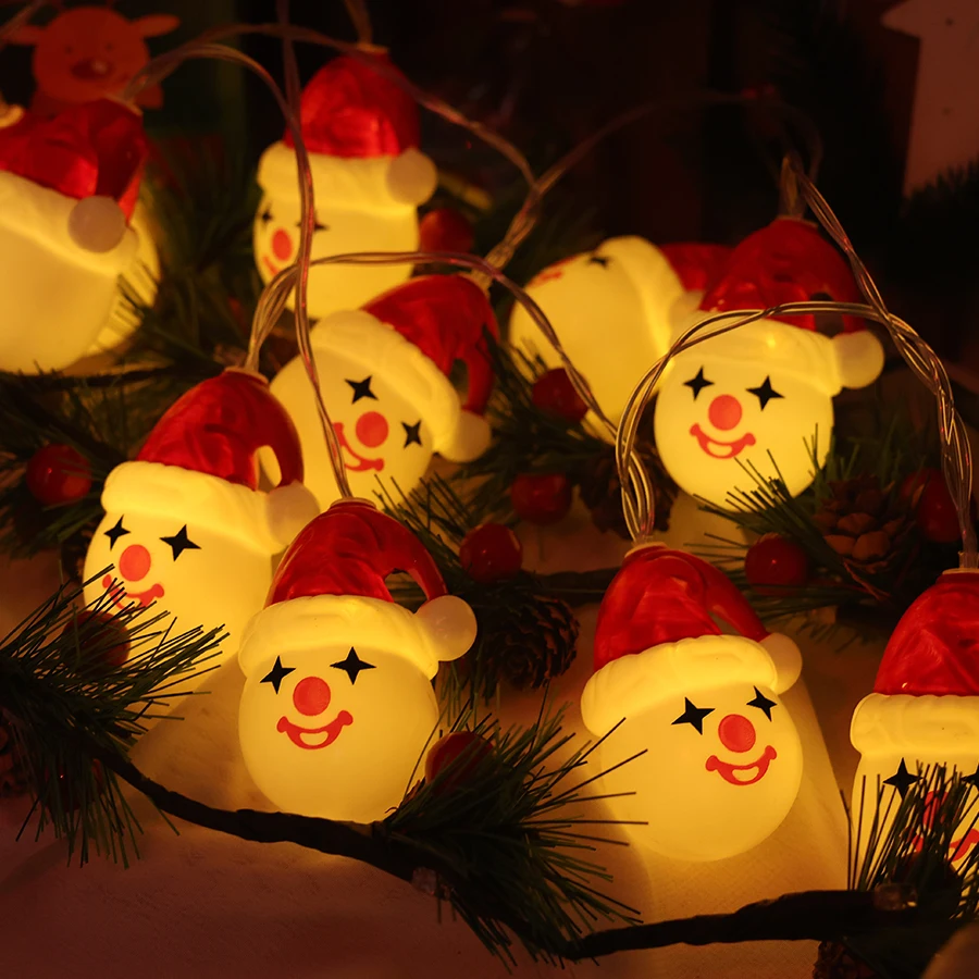 Weihnachtsdekorationslichter, Lichterketten, Weihnachtsmützen, Clownatmosphäre, bunte Lichter, Layout für Ladenszene, Hängeleuchte